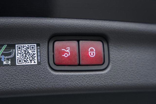 New 2025 Mercedes-Benz C 300 4MATIC Sedan image 10