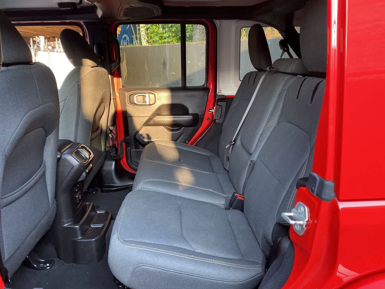 Used 2024 Jeep Wrangler Unlimited Sahara AWD/4WD image 16