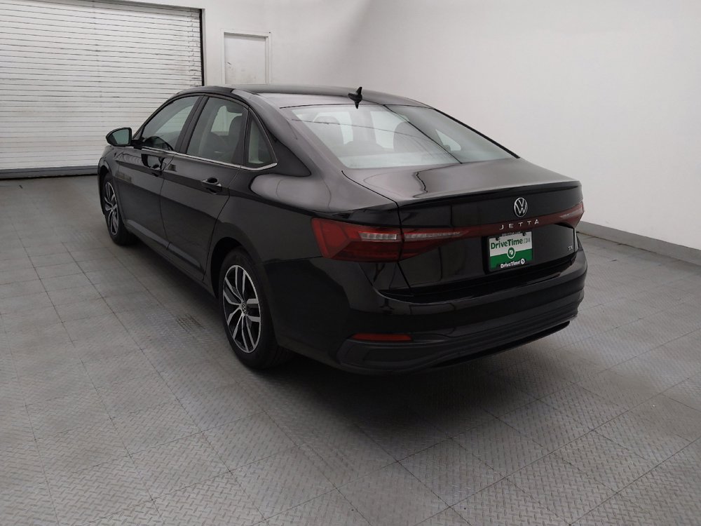 Used 2025 Volkswagen Jetta SE FWD image 5