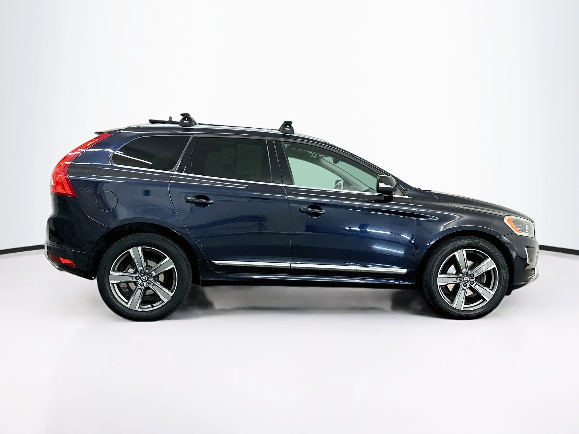 Used 2017 Volvo XC60 T6 Dynamic w/ Preferred Option Package AWD/4WD image 10