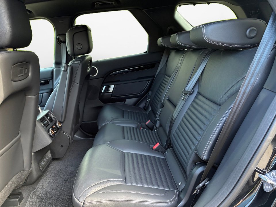 Used 2025 Land Rover Discovery S AWD/4WD image 13