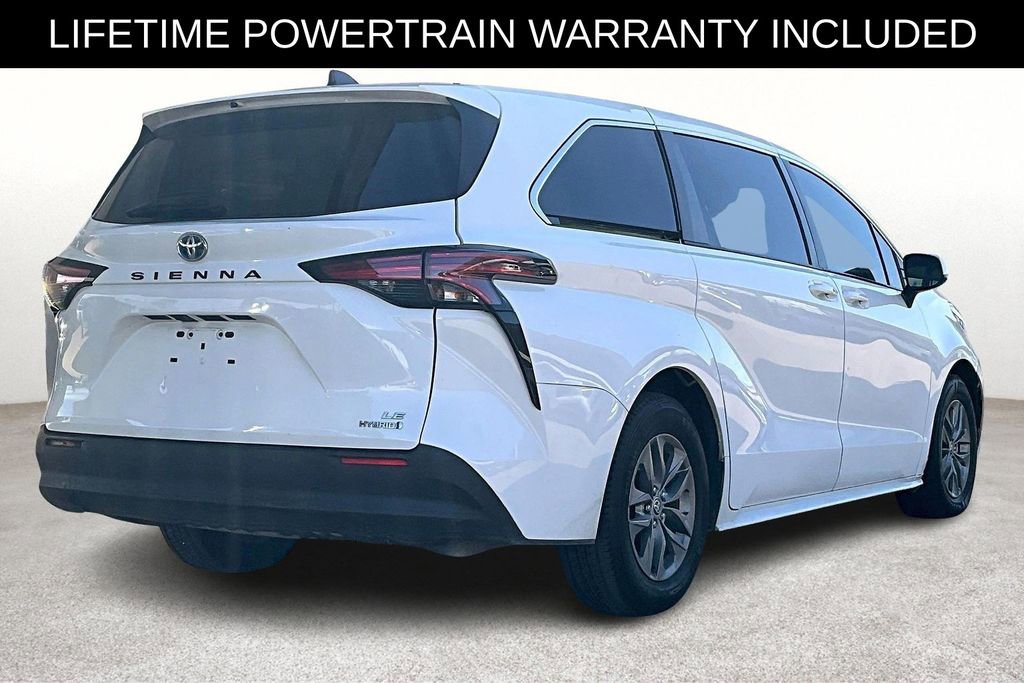 Used 2022 Toyota Sienna LE image 2