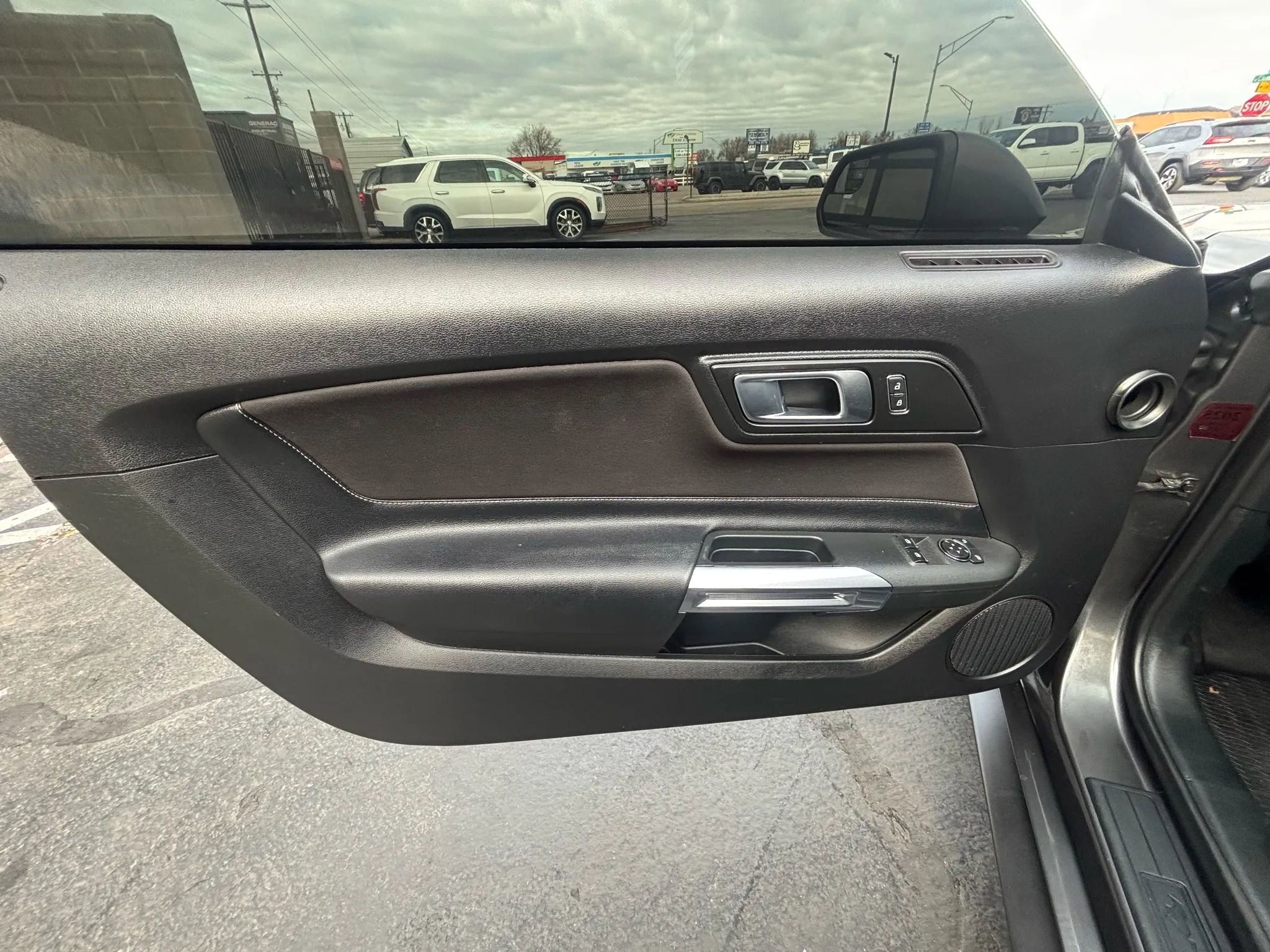 Used 2020 Ford Mustang Coupe image 11