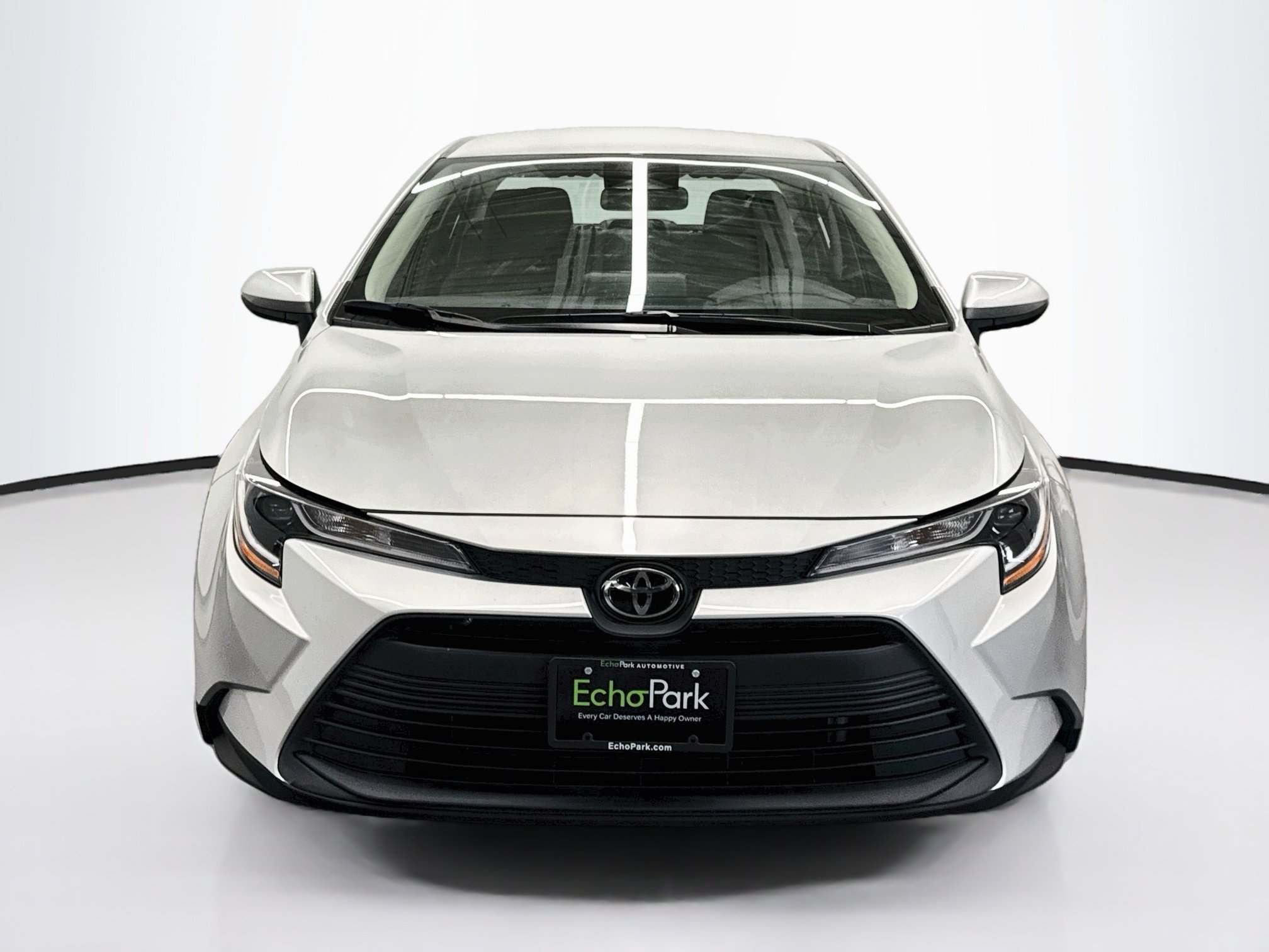 Used 2025 Toyota Corolla LE FWD image 2