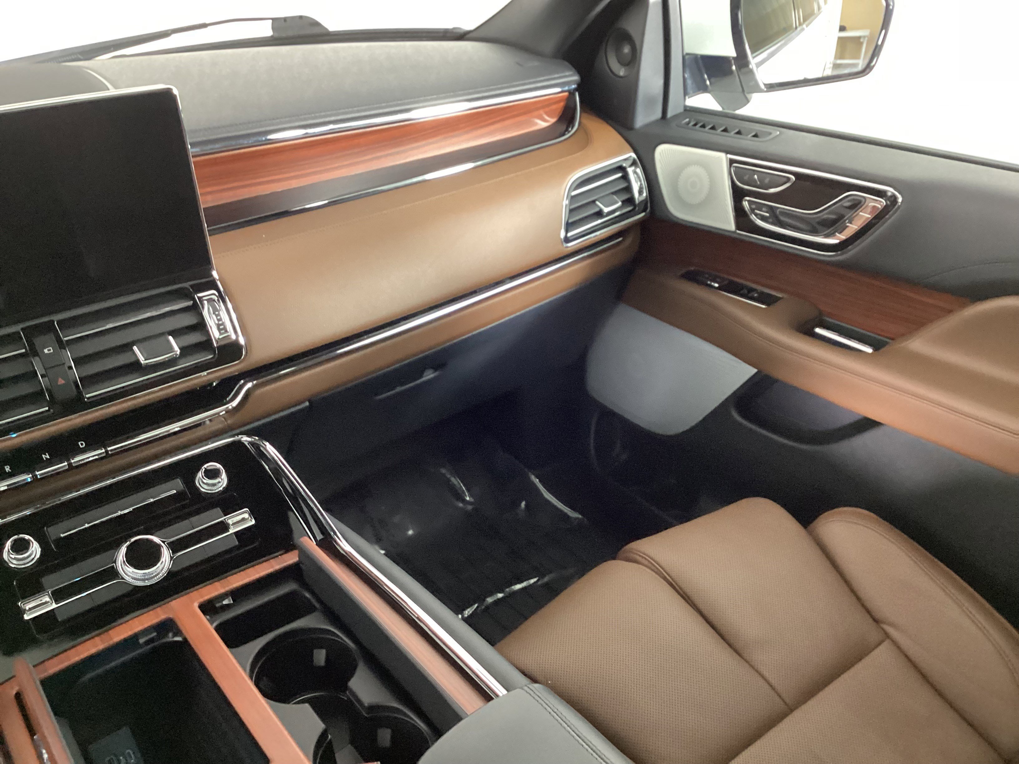 Used 2024 Lincoln Navigator Reserve image 15