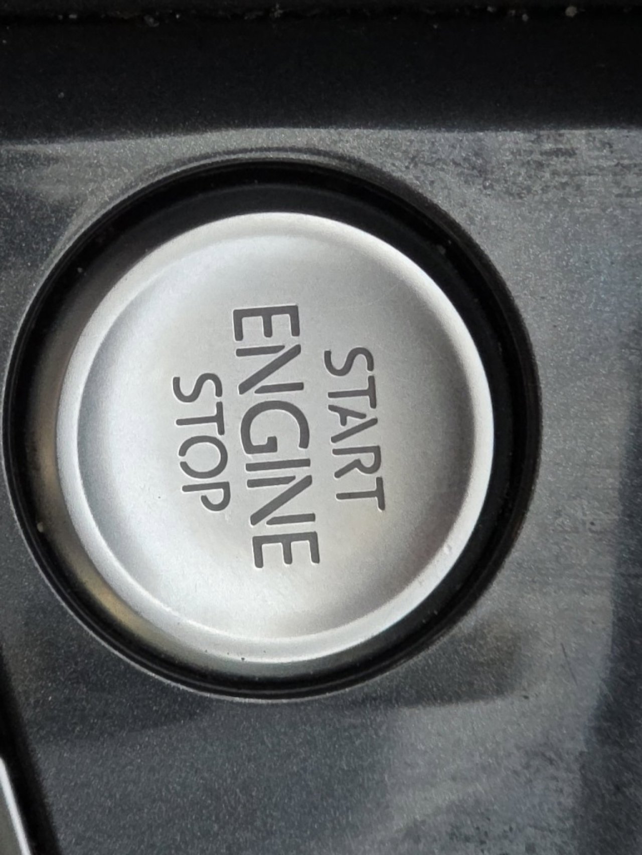 Used 2021 Volkswagen Tiguan SE image 33