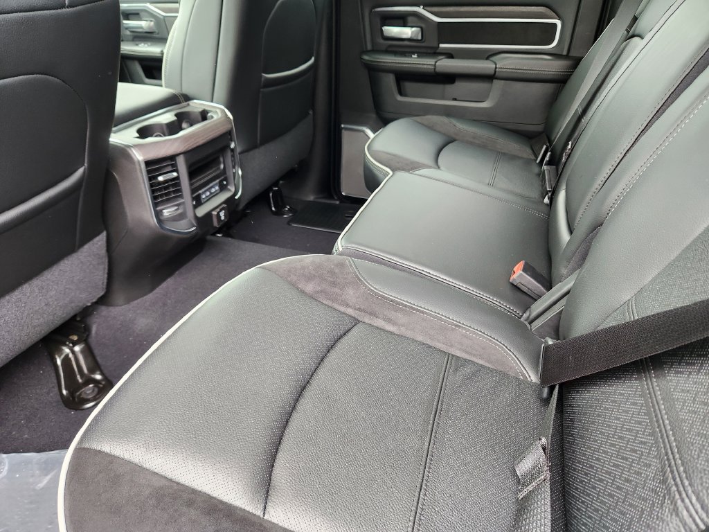 New 2026 RAM 2500 Laramie AWD/4WD image 9