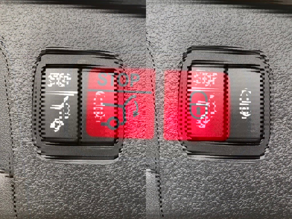 Used 2021 Mercedes-Benz GLC 300 4MATIC w/ Multimedia Package image 33