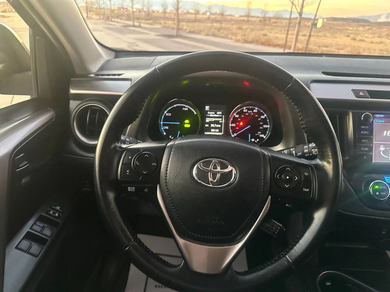 Used 2018 Toyota RAV4 LE image 14