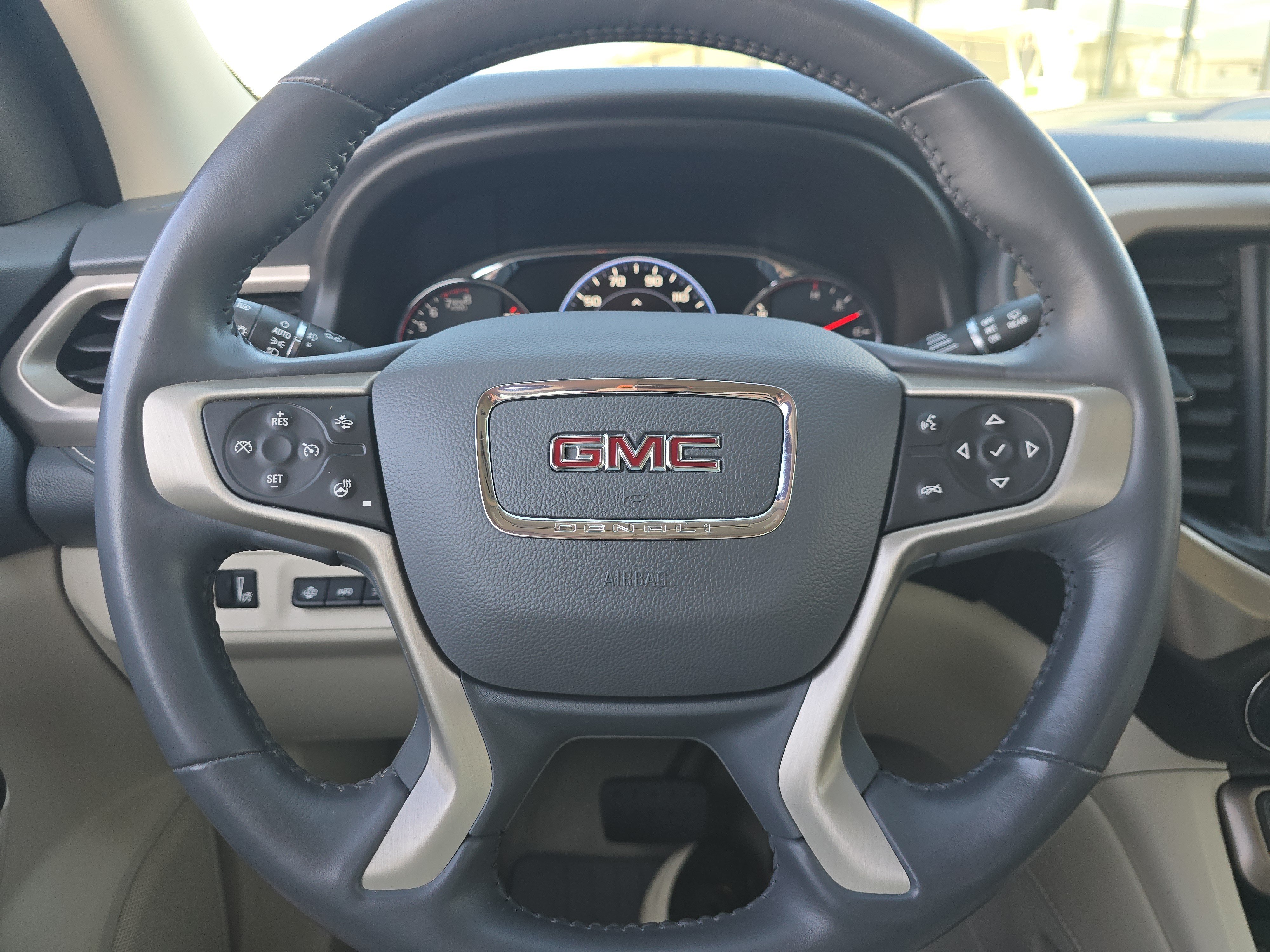 Used 2021 GMC Acadia Denali w/ Denali Technology Package AWD/4WD image 24