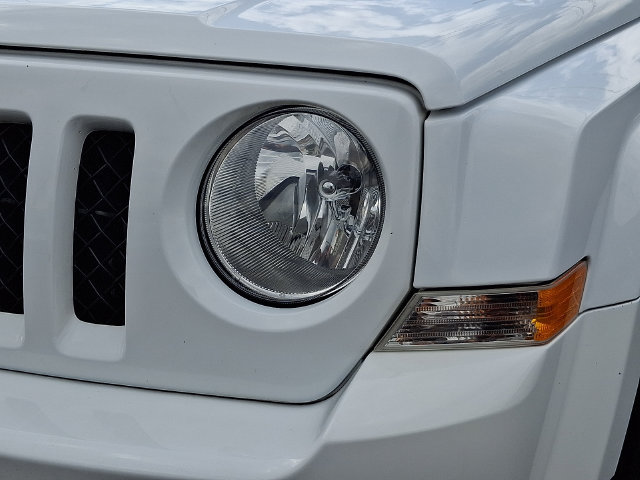 Used 2017 Jeep Patriot High Altitude AWD/4WD image 12