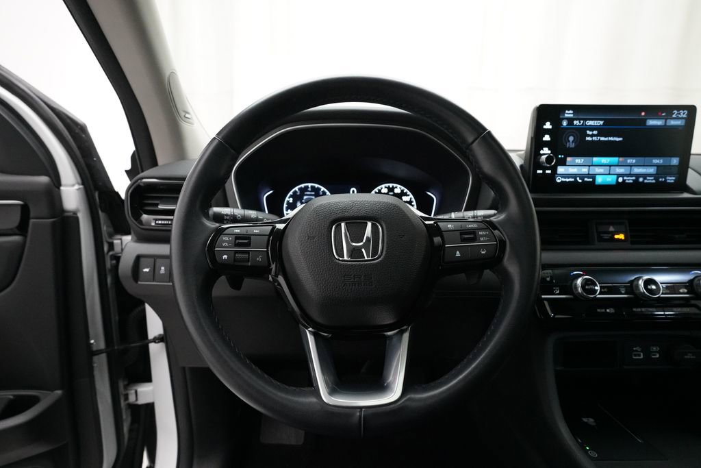 Certified 2024 Honda Pilot Touring image 4