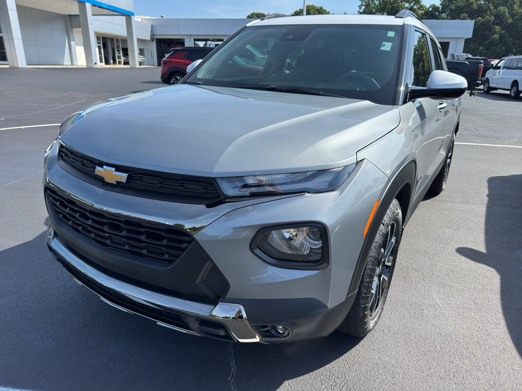 Used 2023 Chevrolet TrailBlazer ACTIV w/ Sun and Liftgate Package FWD image 1