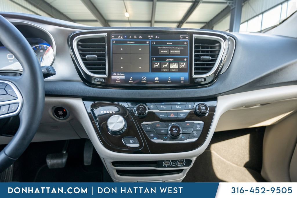 Used 2023 Chrysler Pacifica Touring-L image 8