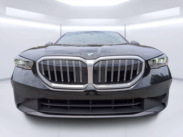 Used 2025 BMW 530i w/ Premium Package RWD image 8