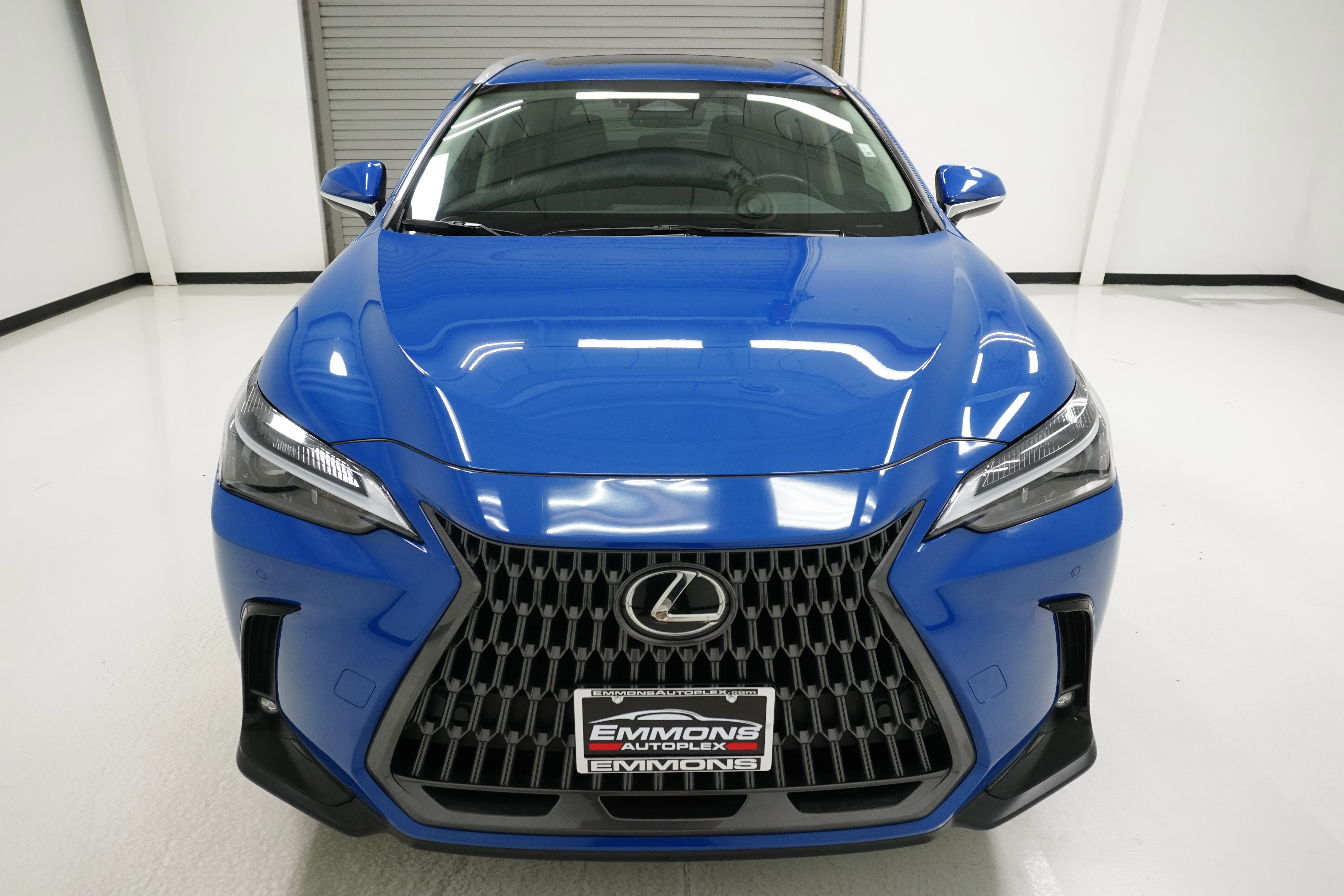 Used 2025 Lexus NX 250 FWD w/ Towing Package (2000 Lbs) image 2