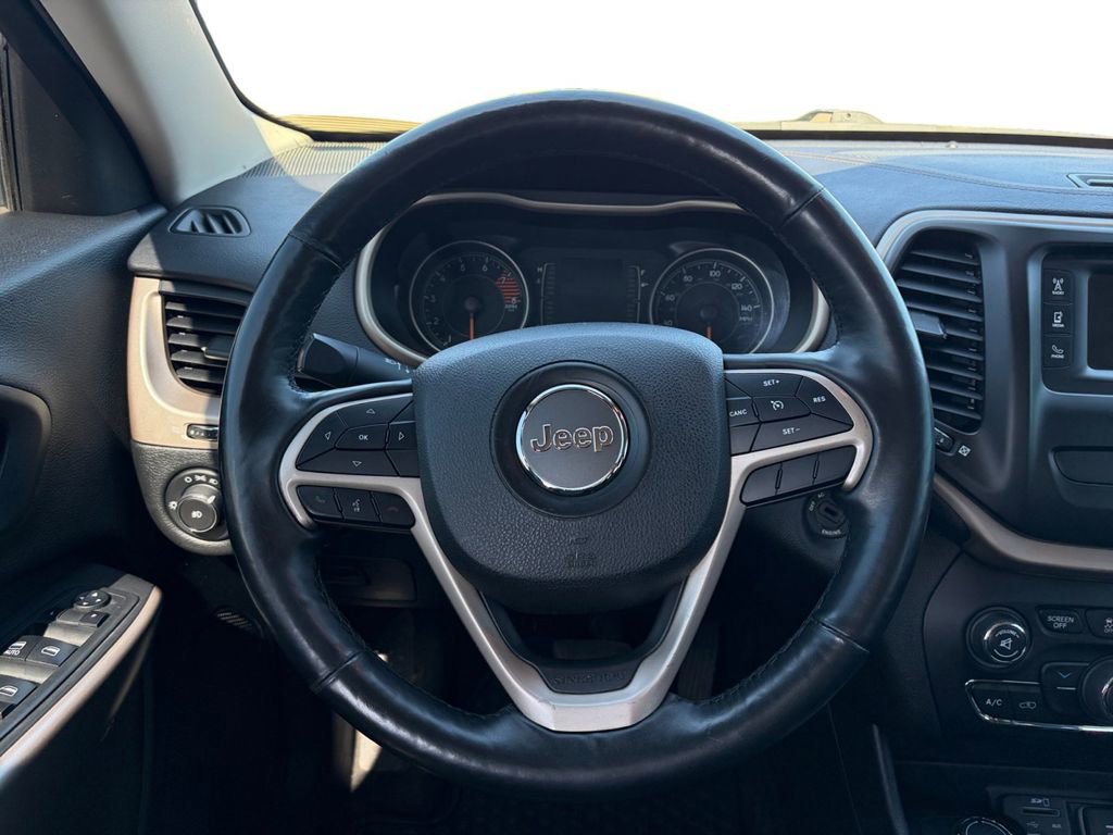 Used 2018 Jeep Cherokee Latitude w/ Altitude Package image 13