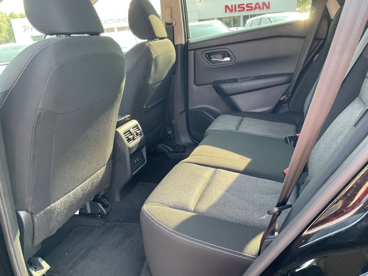 Used 2025 Nissan Rogue SV FWD image 11