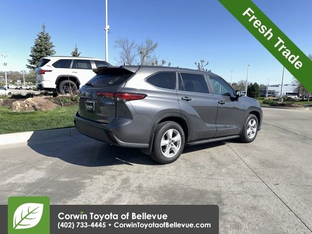Used 2023 Toyota Highlander LE image 3