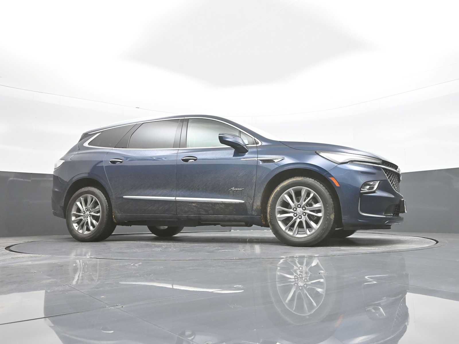 Used 2024 Buick Enclave Avenir w/ Avenir Technology Package AWD/4WD image 45