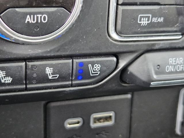 Used 2023 GMC Yukon XL SLT image 23