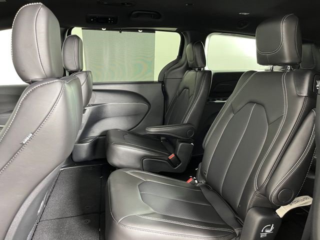 New 2025 Chrysler Pacifica Select image 10