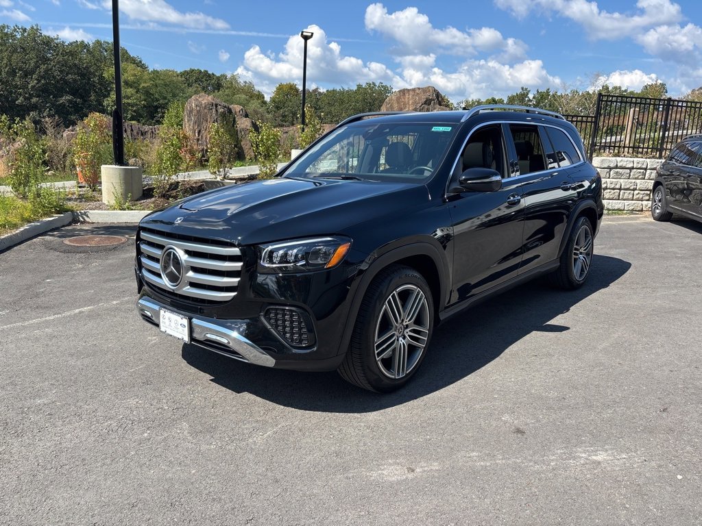 Used 2025 Mercedes-Benz GLS 450 4MATIC image 3