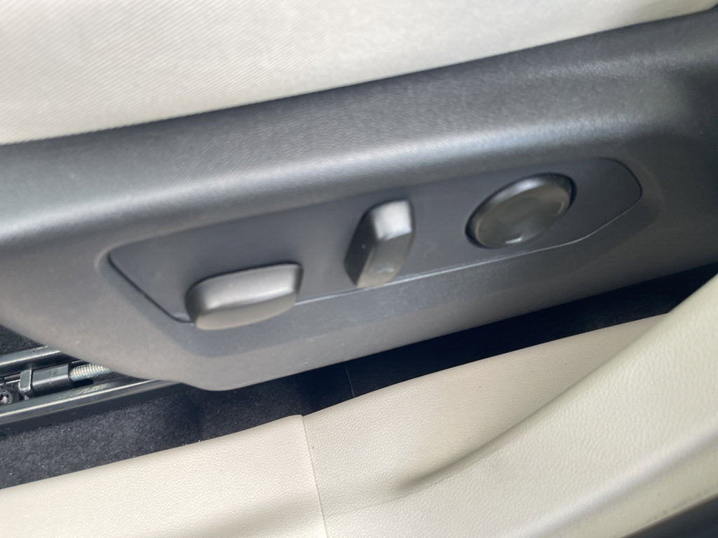 Used 2021 Buick Envision Essence image 16