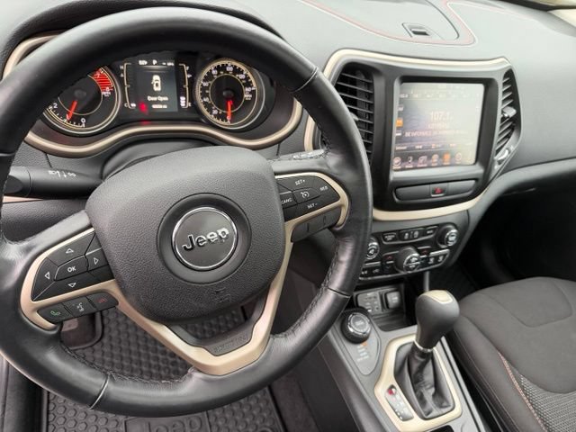 Used 2016 Jeep Cherokee 75th Anniversary AWD/4WD image 19
