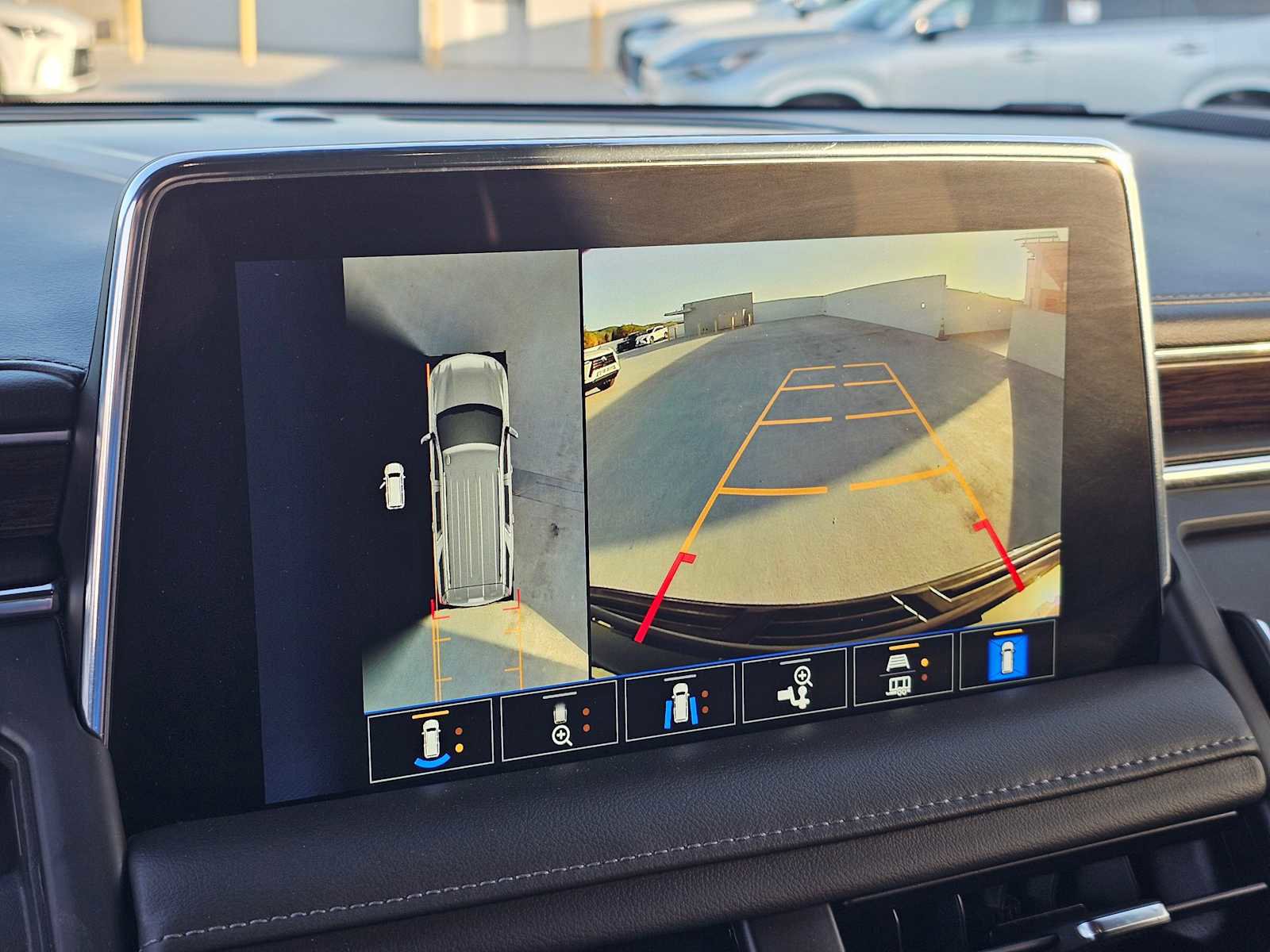 Used 2023 Chevrolet Suburban Z71 w/ Luxury Package image 28