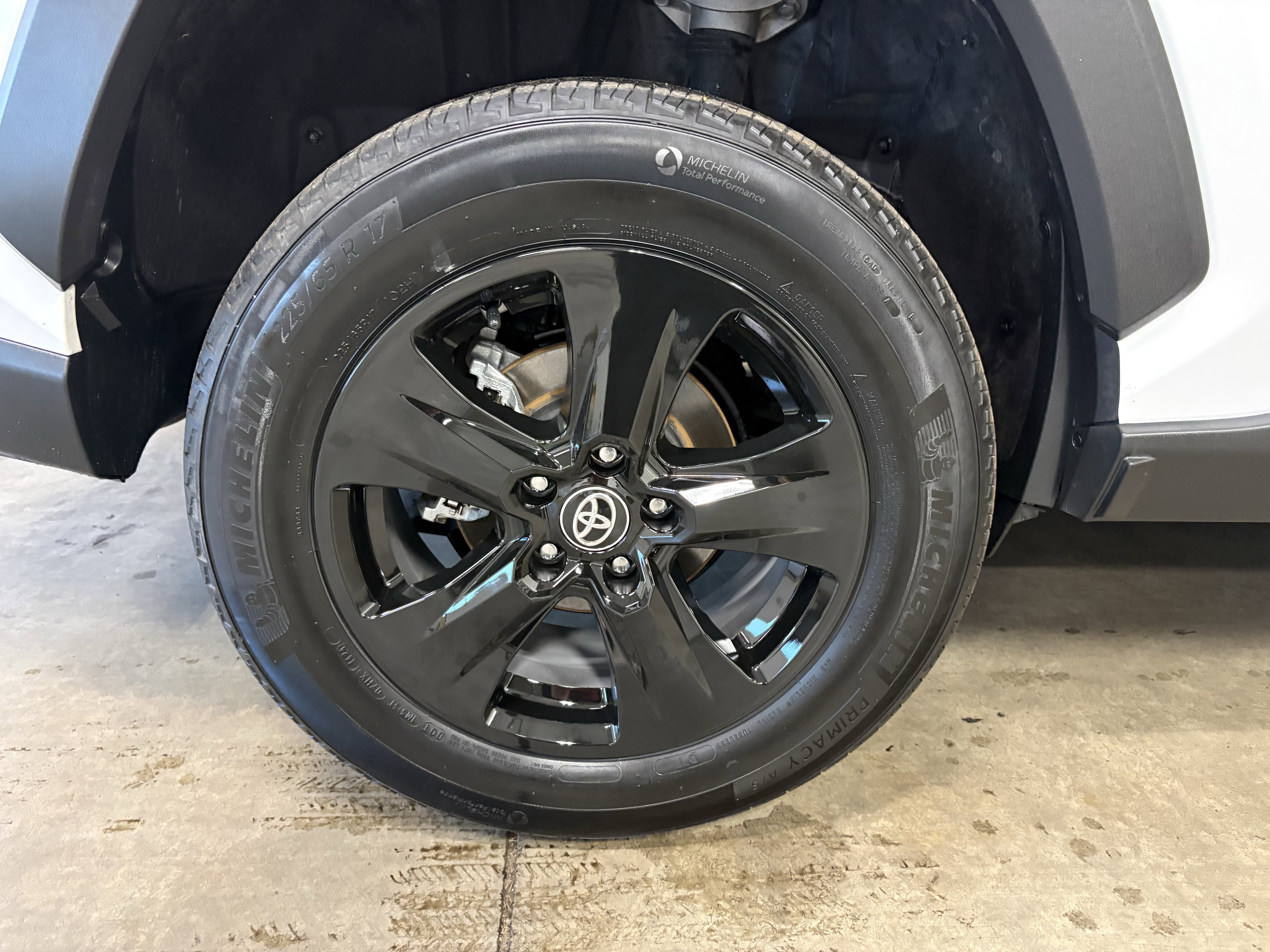 Certified 2024 Toyota RAV4 XLE FWD image 31