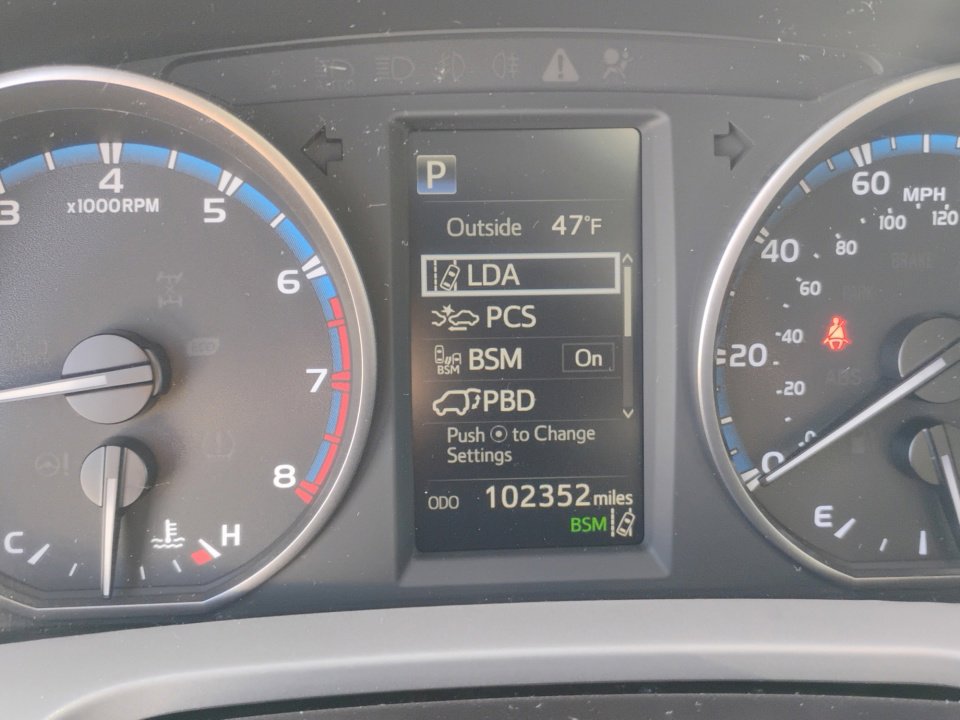 Used 2018 Toyota RAV4 XLE image 13
