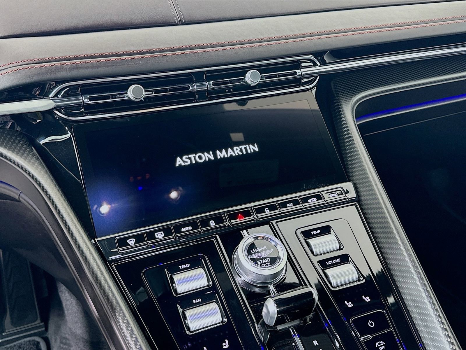 Used 2025 Aston Martin DB12 Coupe RWD image 13