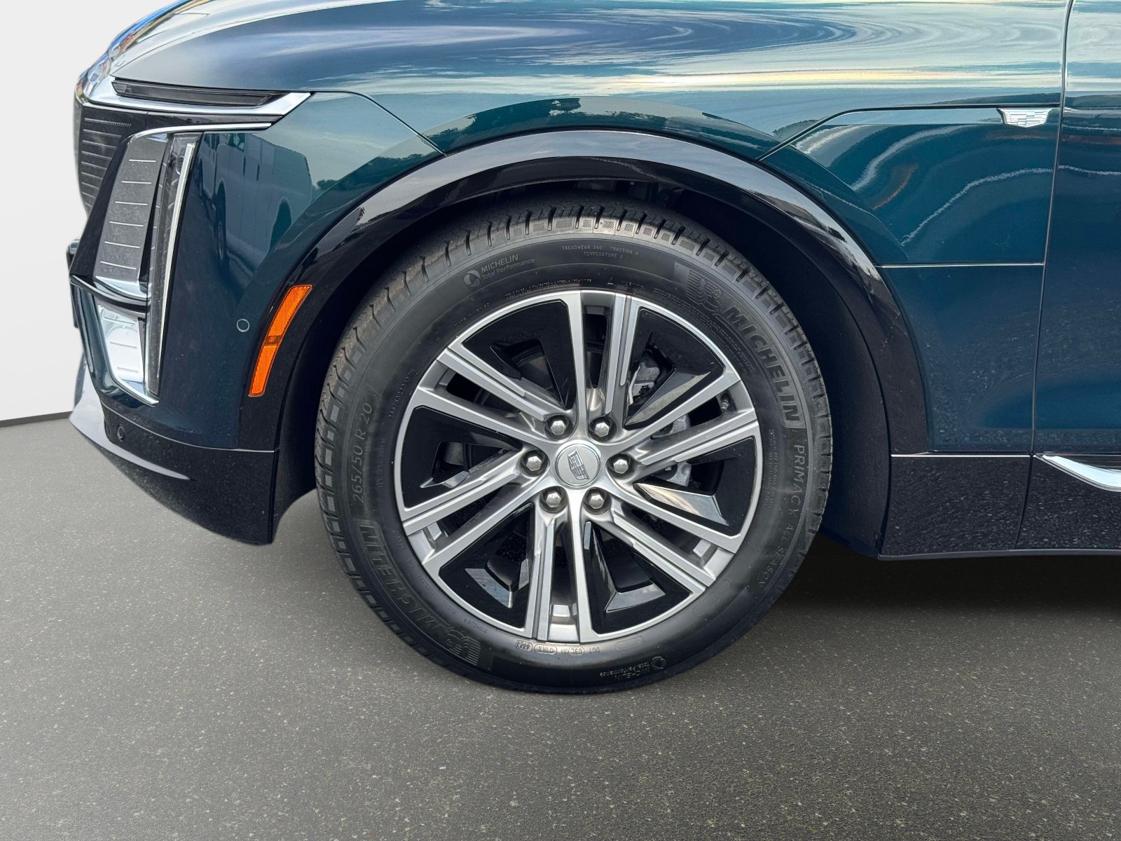 Used 2024 Cadillac Lyriq Luxury AWD/4WD image 30