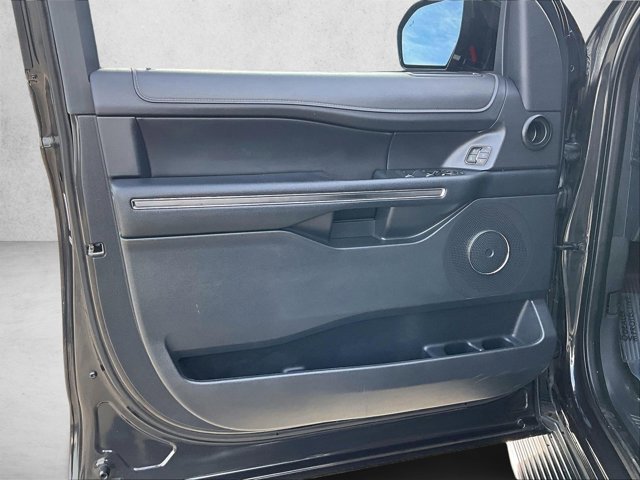 Used 2023 Ford Expedition Max XLT image 14