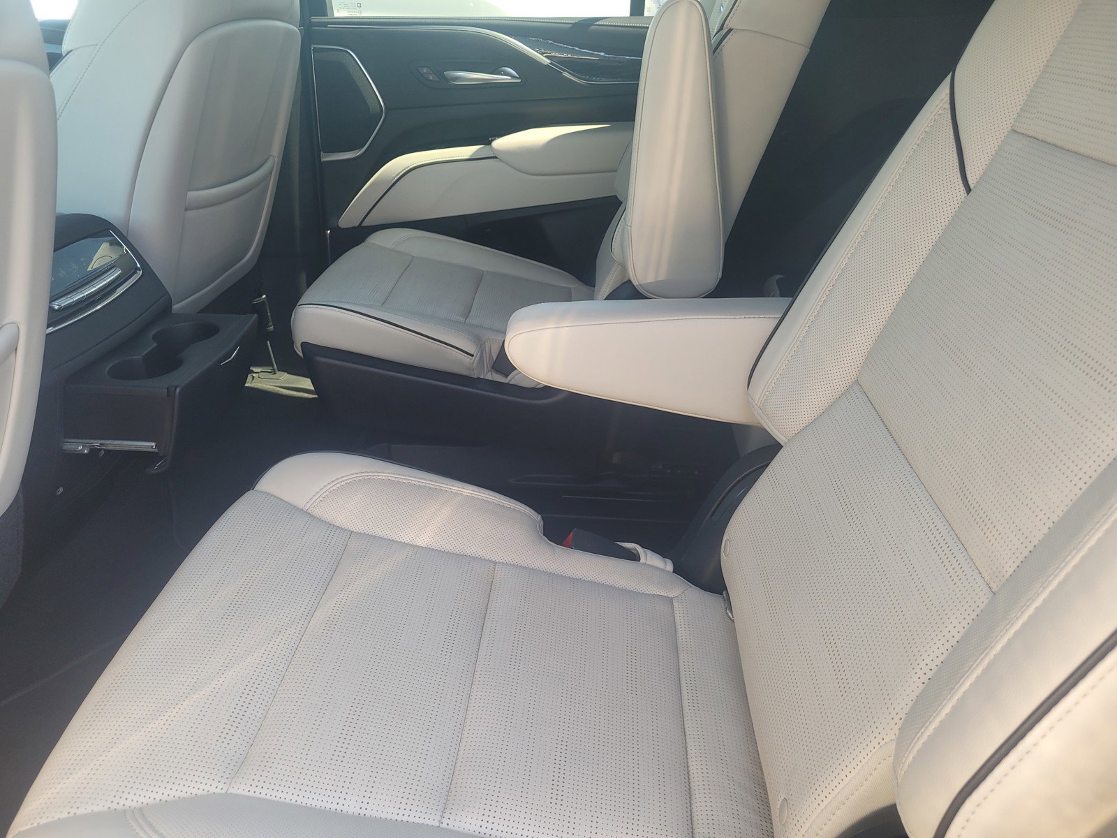 Used 2021 Cadillac Escalade Sport w/ Heavy-Duty Trailer Package image 9