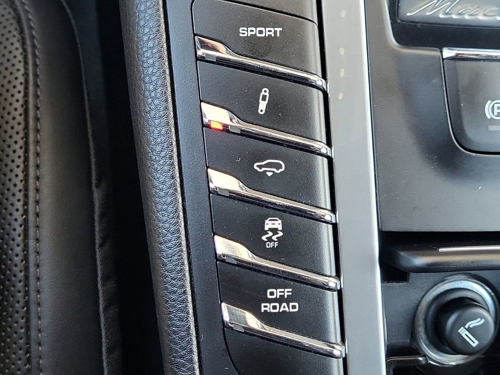 Used 2020 Porsche Macan Turbo image 29