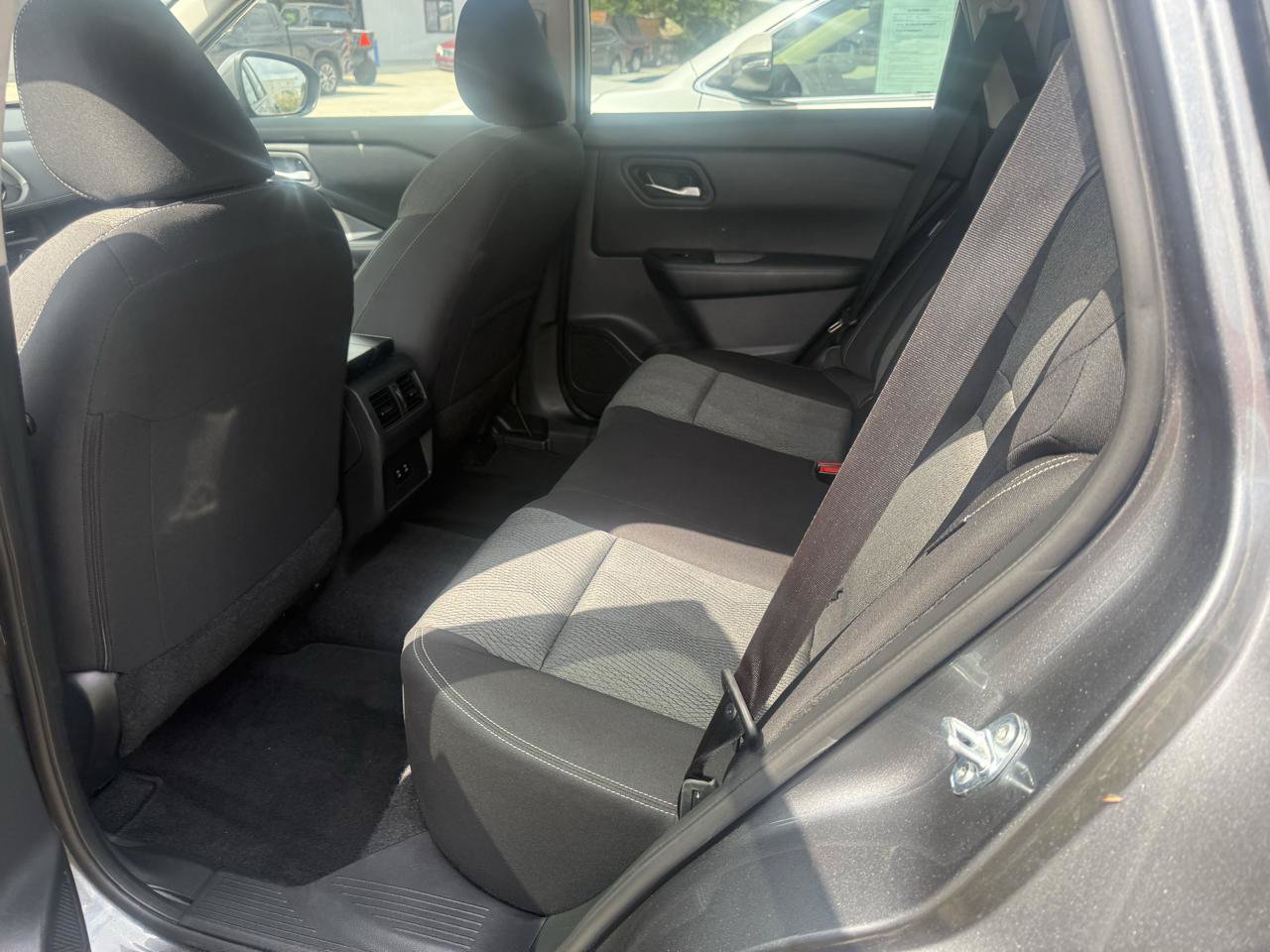 Used 2025 Nissan Rogue SV FWD image 10