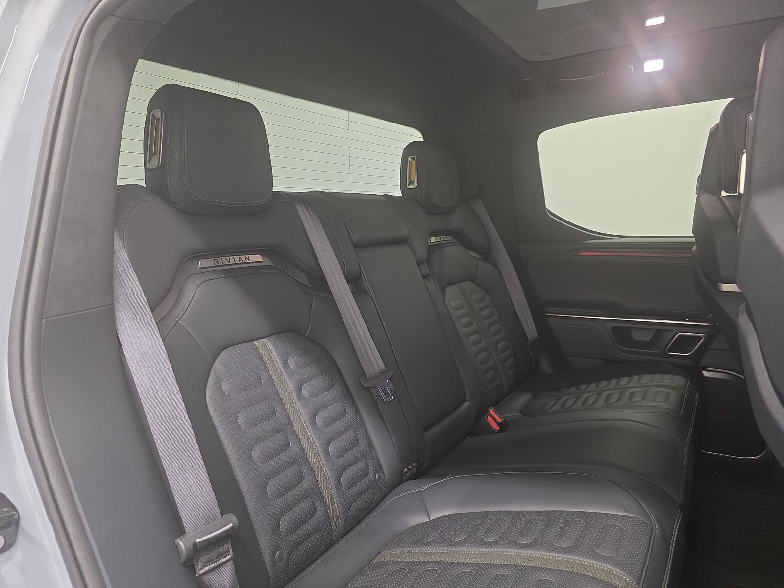 Used 2022 Rivian R1T Adventure AWD/4WD image 22