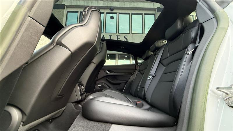 Used 2022 Porsche Taycan image 20