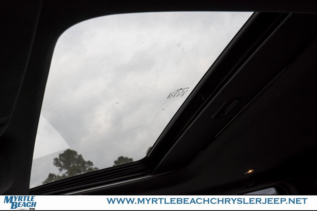 Used 2017 Jeep Grand Cherokee Limited image 19