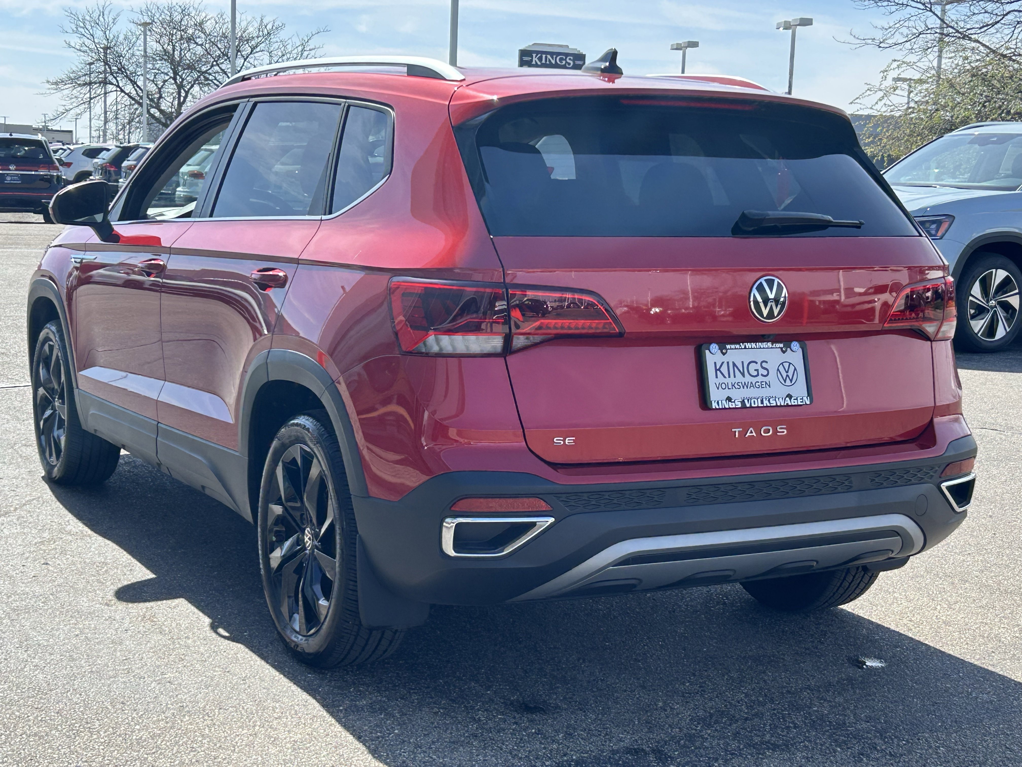 Certified 2023 Volkswagen Taos SE w/ Black Wheel Package image 5