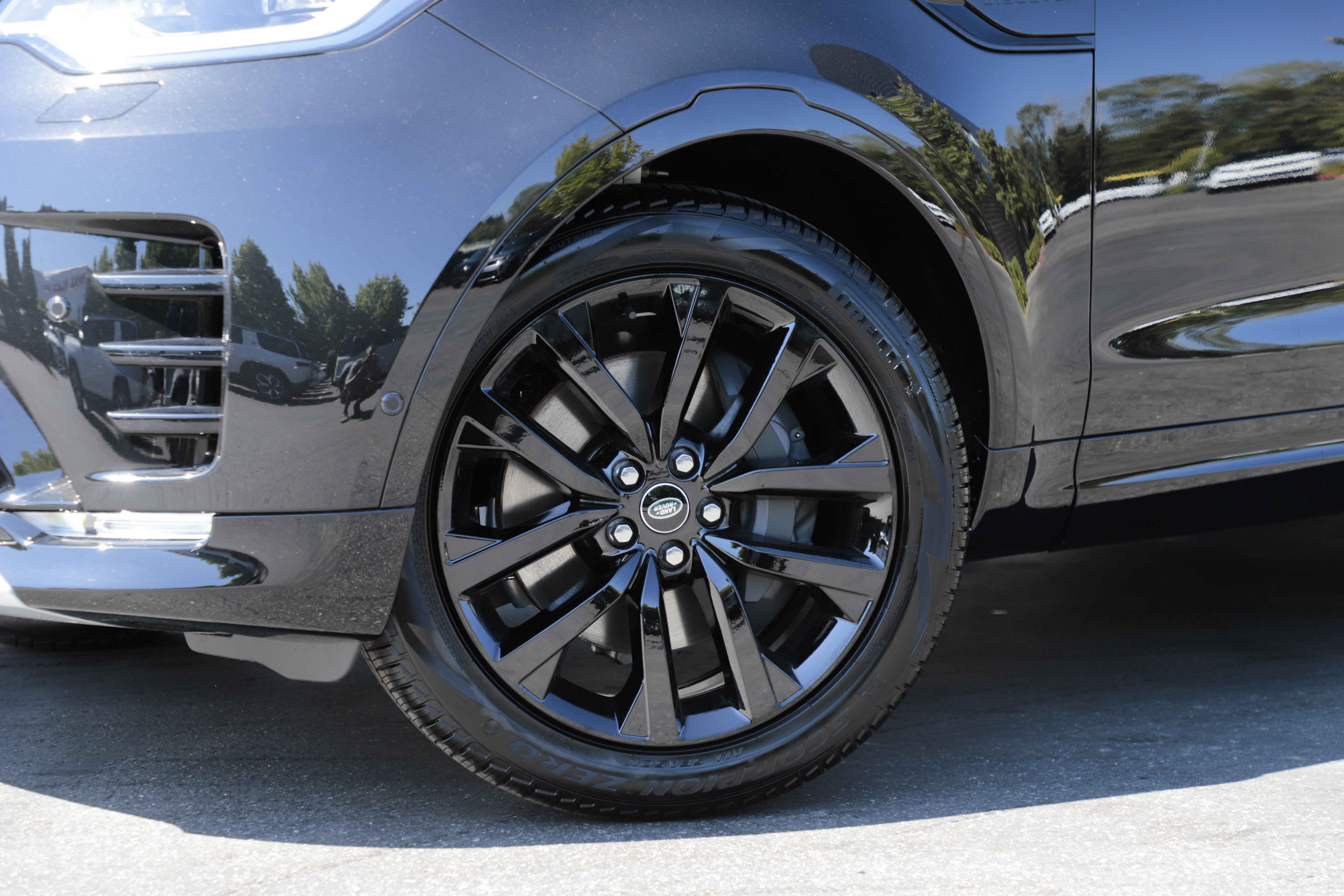 New 2026 Land Rover Discovery Limited Edition AWD/4WD image 2