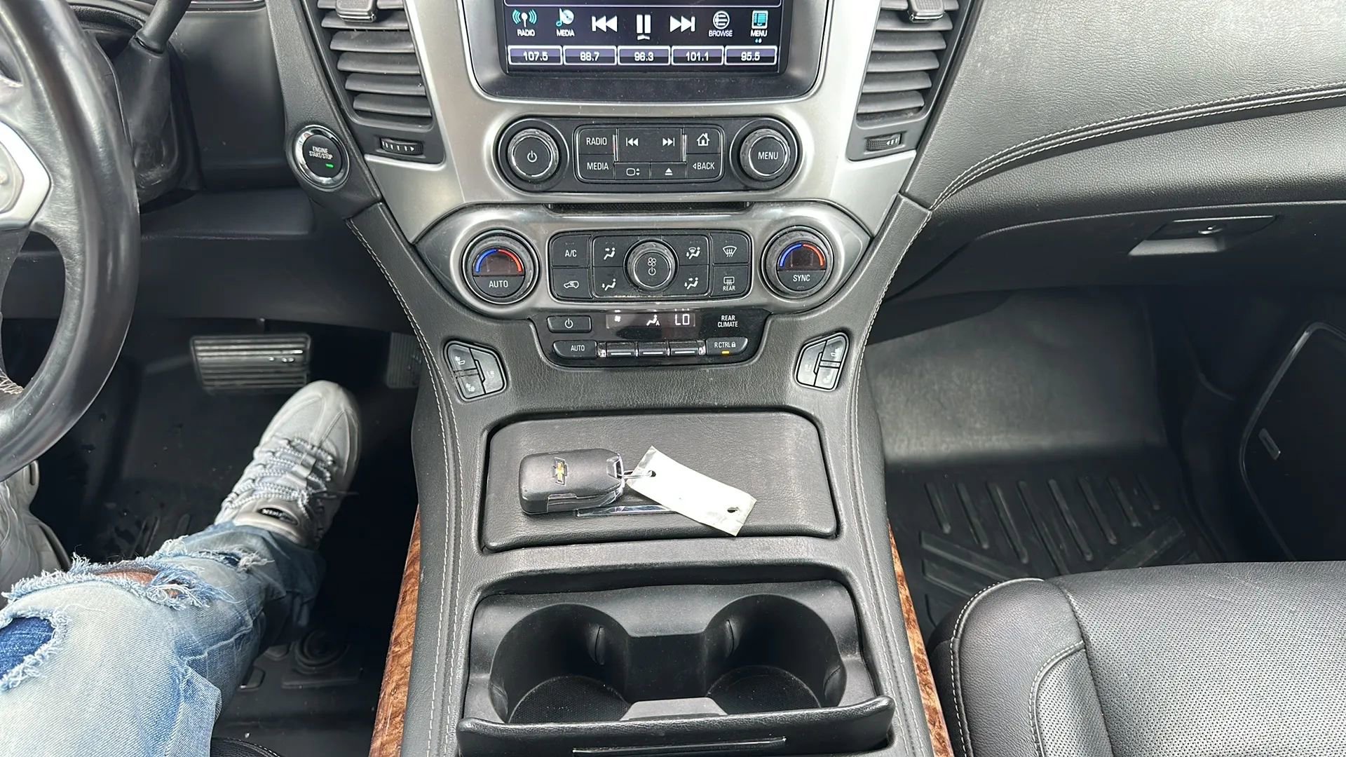 Used 2018 Chevrolet Suburban Premier RWD image 23