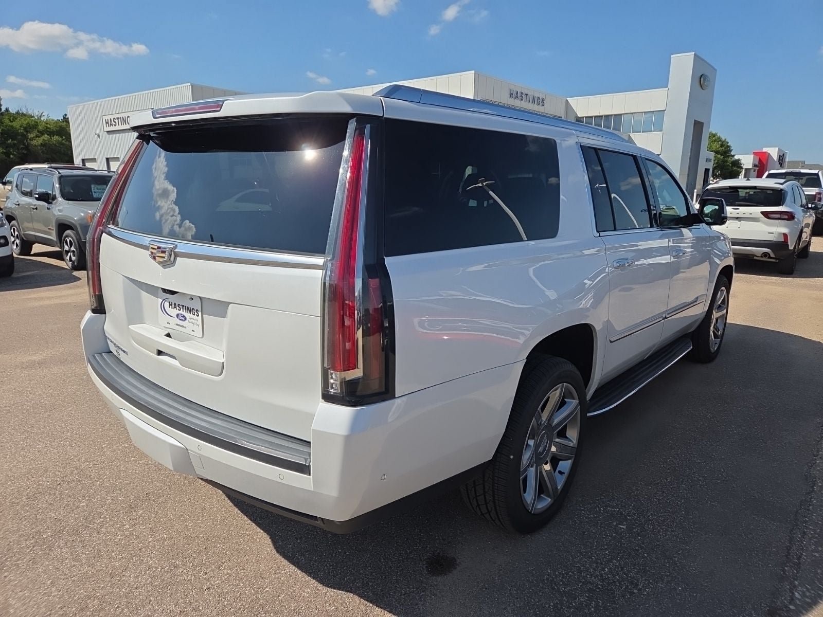 Used 2020 Cadillac Escalade ESV Premium Luxury AWD/4WD image 16