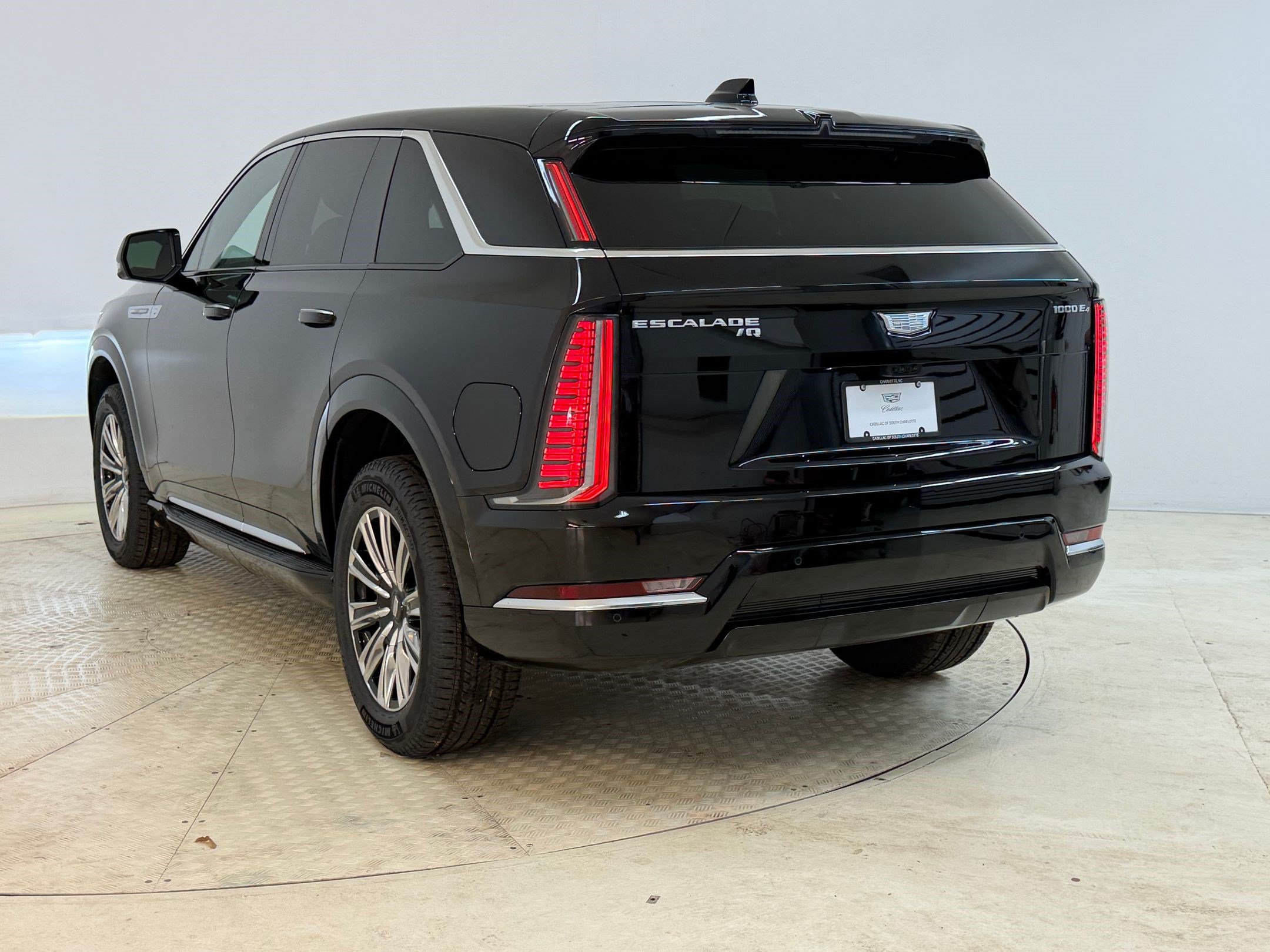New 2026 Cadillac Escalade IQ Luxury 1 w/ LPO, Floor Liner Package AWD/4WD image 3