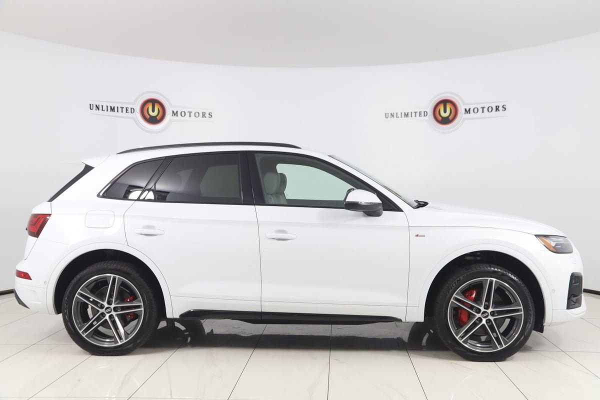 Used 2024 Audi Q5 e Prestige AWD/4WD image 2