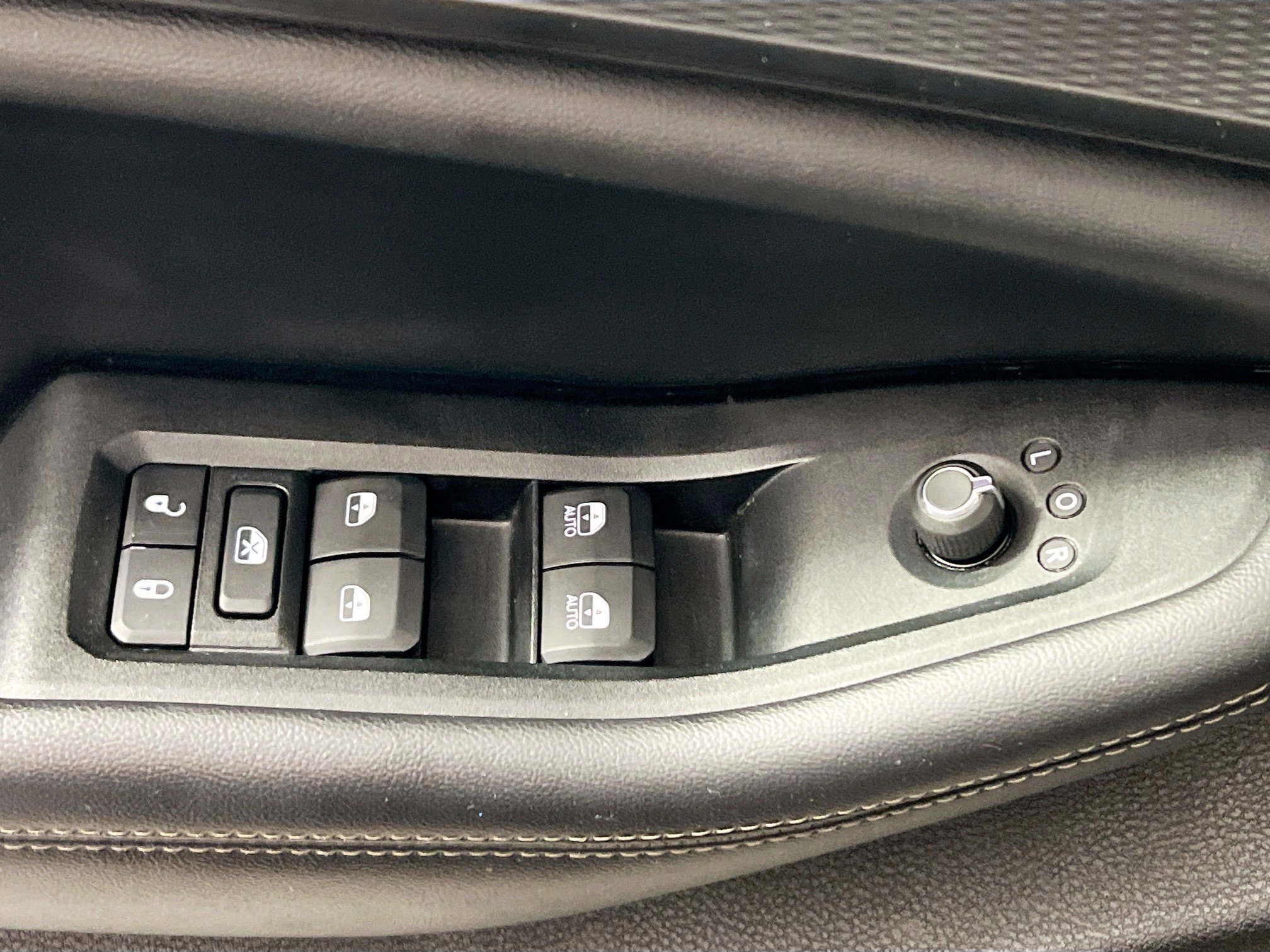 Used 2023 Jeep Grand Cherokee L Laredo RWD image 16