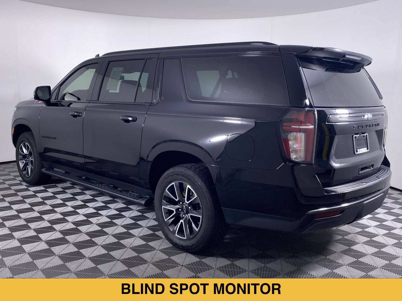 Certified 2022 Chevrolet Suburban Z71 w/ Luxury Package AWD/4WD image 18