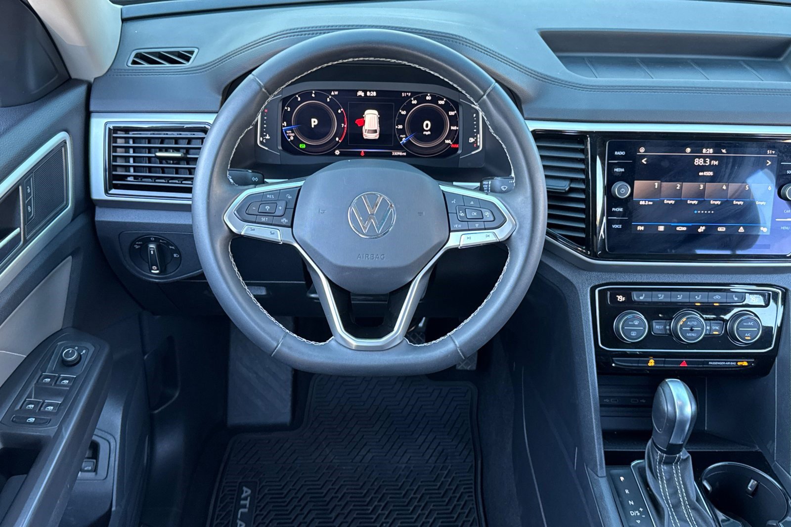 Used 2023 Volkswagen Atlas SE image 27